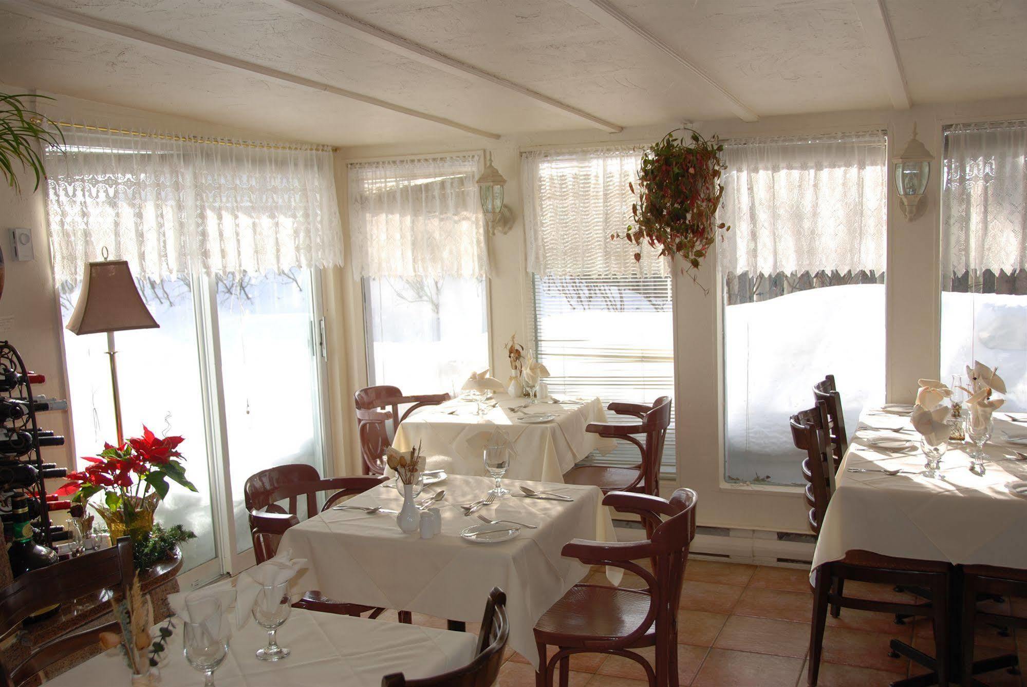 Auberge La Rosepierre Bistro Henri Grandes-Bergeronnes Eksteriør bilde
